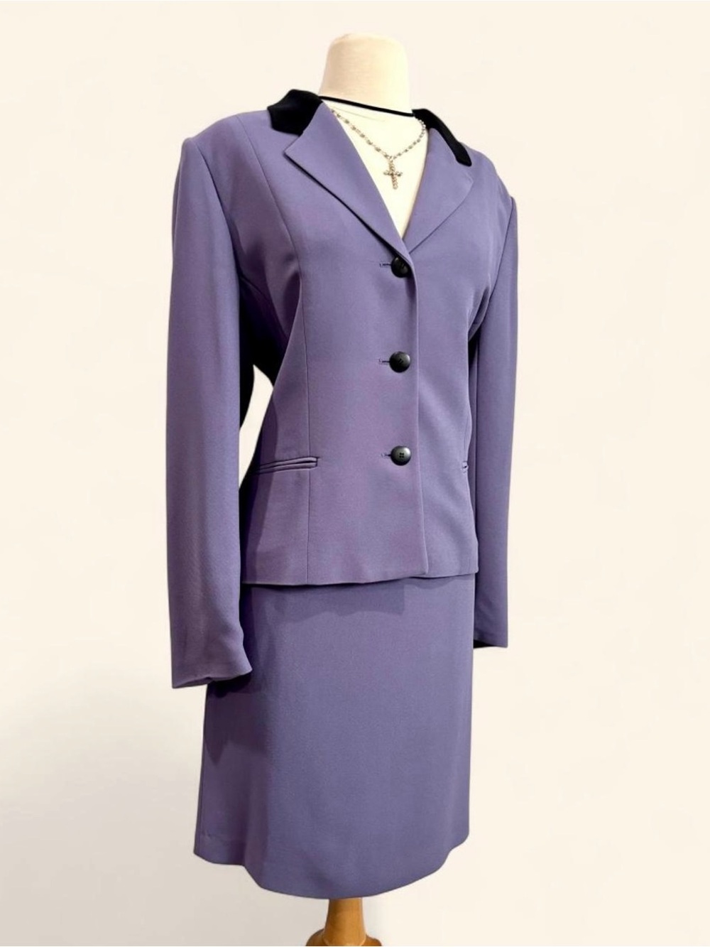 Vintage Lavender Two-Piece Skirt Suit with Contrast Collar
